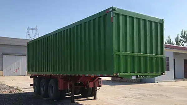 Semi-trailer kotak tertutup yang besar dan ringan meningkatkan efisiensi logistik